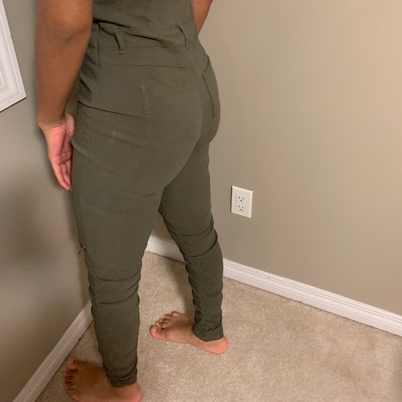 One piece - Picture 2 of 4